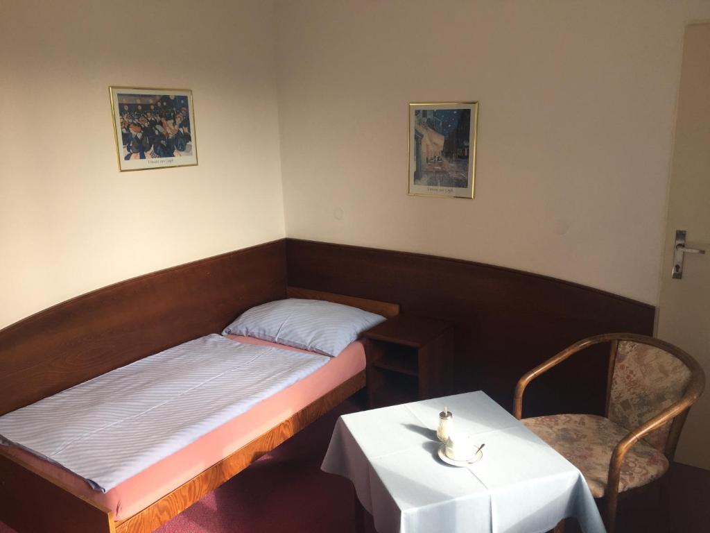 Postel nebo postele na pokoji v ubytování Hotel-Pension KAMÝK
