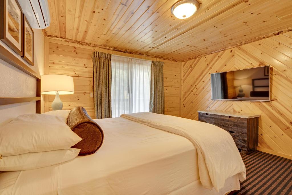 Postel nebo postele na pokoji v ubytování 3 Peaks Resort & Beach Club