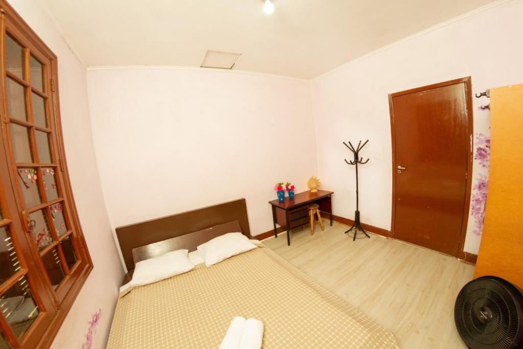  OBA 18 - QUARTO CASAL no BAIRRO DA LIBERDADE