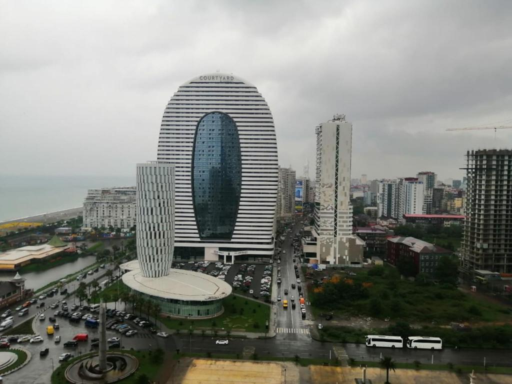 Nespecifikovaný výhled na destinaci Batumi nebo výhled na město při pohledu z hotelu