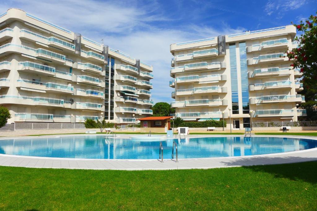 a swimming pool in front of a apartment building at Rentalmar Families Larimar in Salou