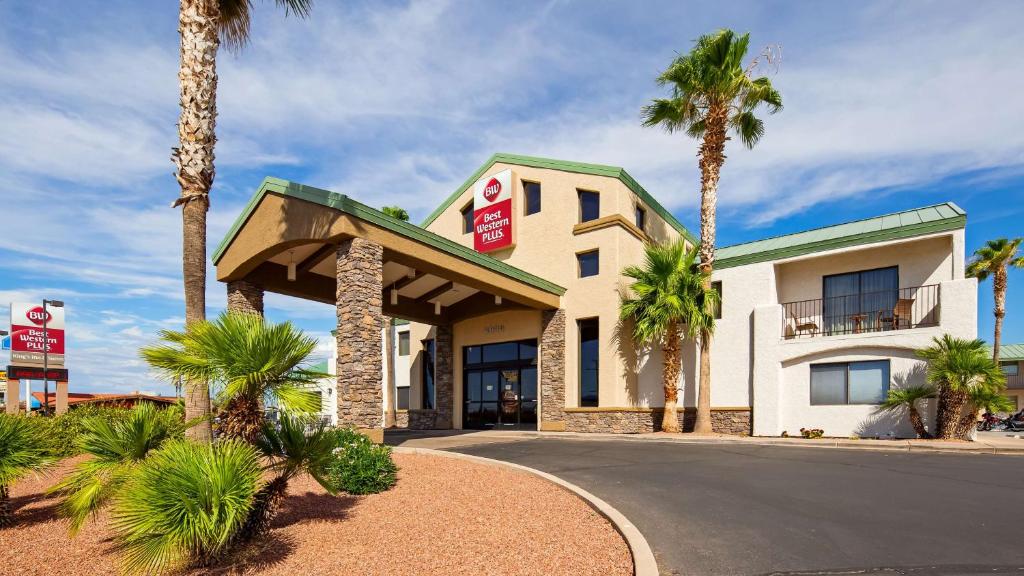 Best Western Plus King's Inn and Suites - Housity