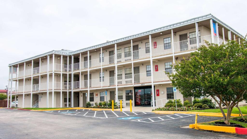 a large white building with a parking lot at Studio 6-San Antonio, TX - Lackland AFB in San Antonio
