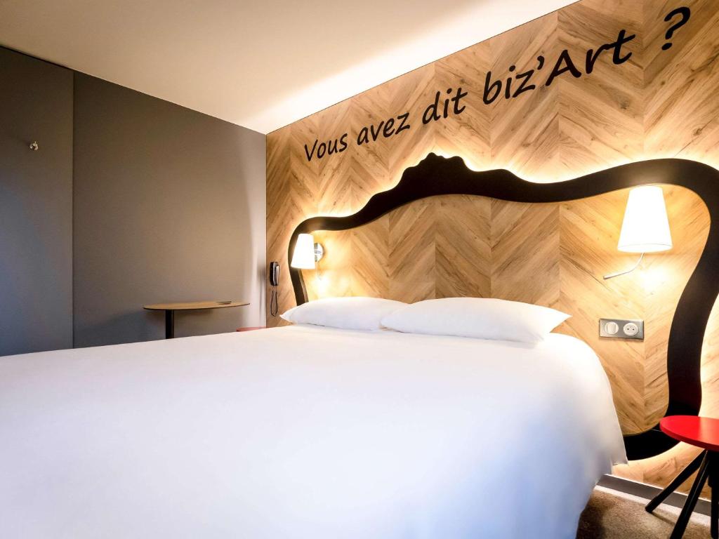 Postel nebo postele na pokoji v ubytování ibis Styles Douai Gare Gayant Expo