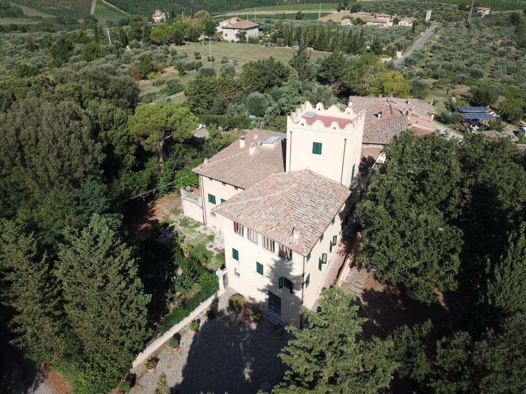 an overhead view of a large white house with trees at Villa Moris bed and breakfast in Tavarnelle in Val di Pesa