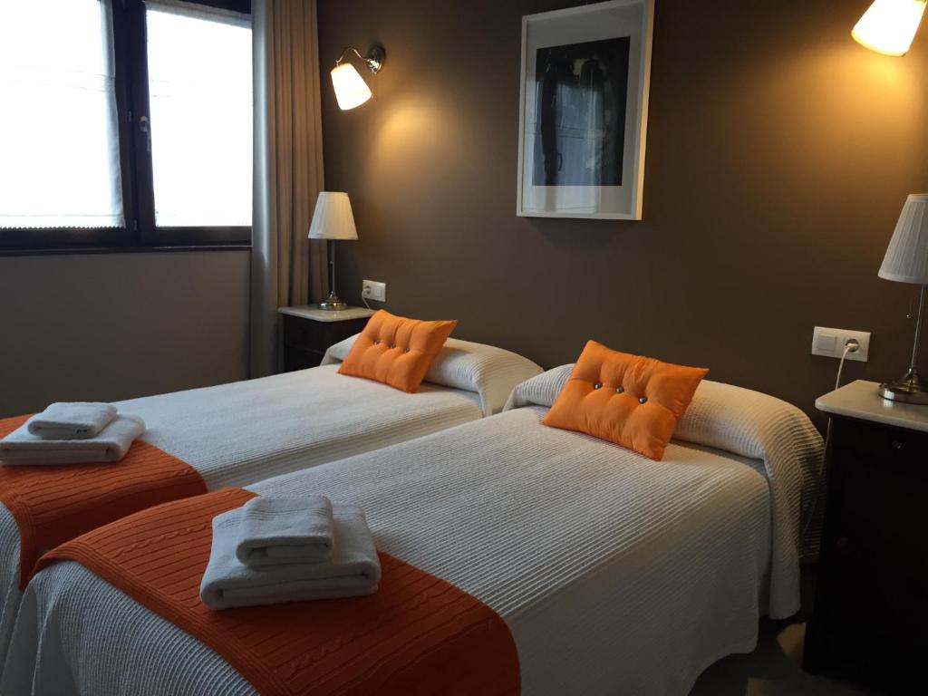 Postel nebo postele na pokoji v ubytování Apartamentos El Hospital de Villahormes