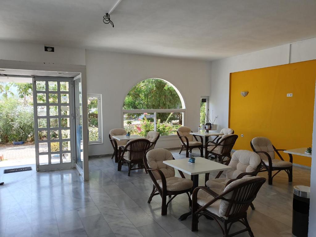 Arlen Beach Hotel - 19