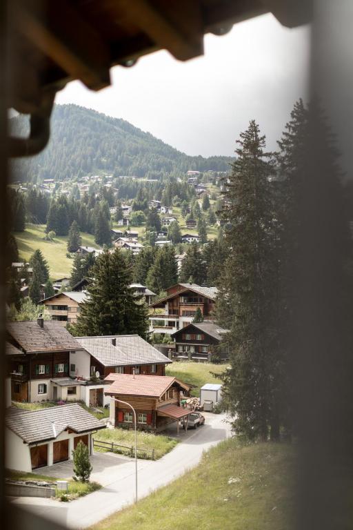Nespecifikovaný výhled na hory nebo výhled na hory při pohledu z hotelu