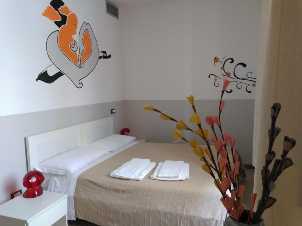 a bedroom with a bed with a bird on the wall at L'Archetto in Cremona