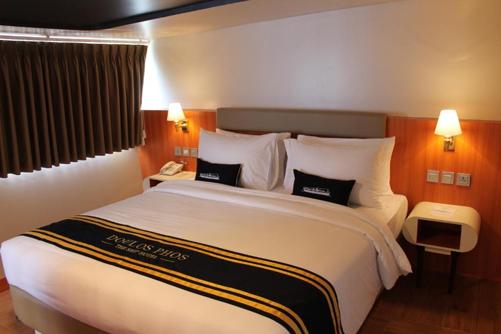 Doulos Phos The Ship Hotel - 1