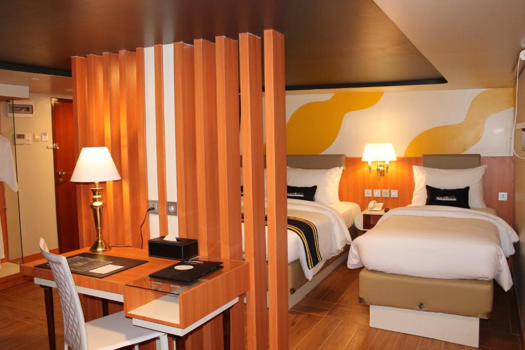 Doulos Phos The Ship Hotel - 11