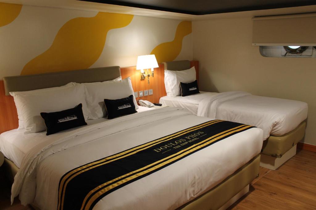 Doulos Phos The Ship Hotel - 13