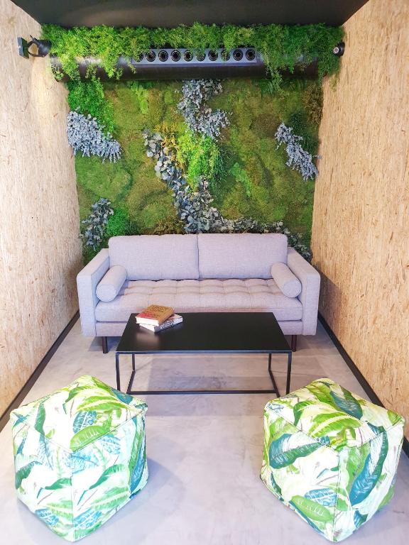 Posezení v ubytování MB Hostels Premium ECO - Adults Recommended