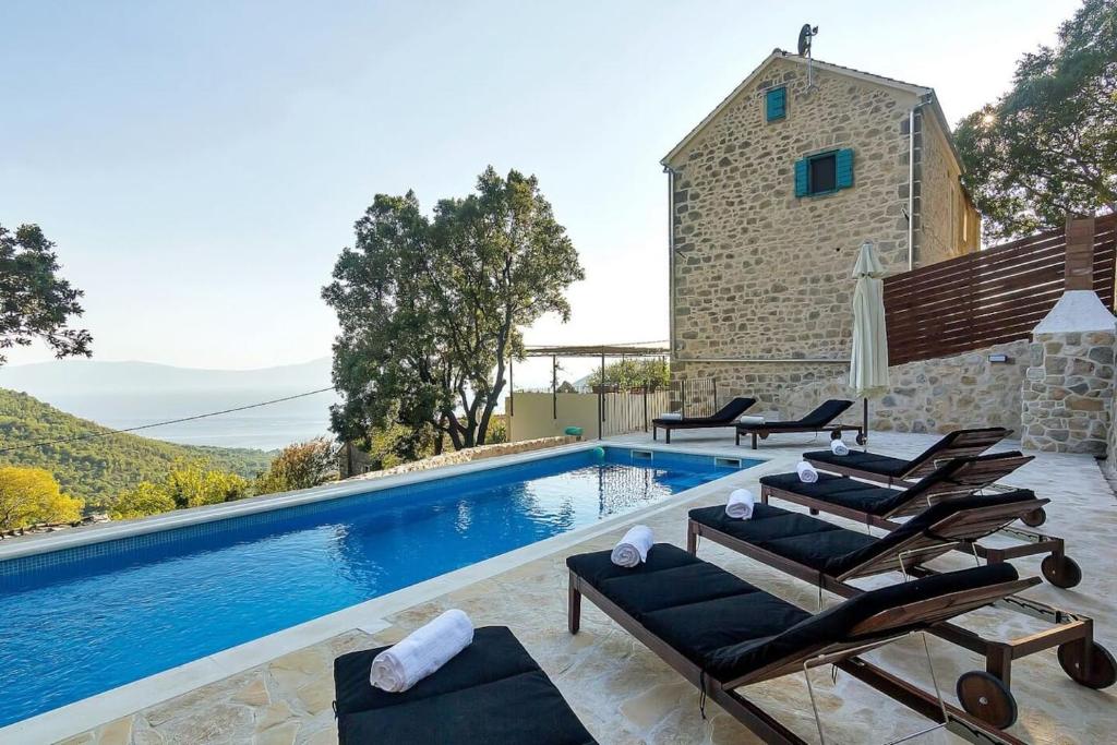 Bazén v ubytovaní Holiday home Barbarella alebo v jeho blízkosti