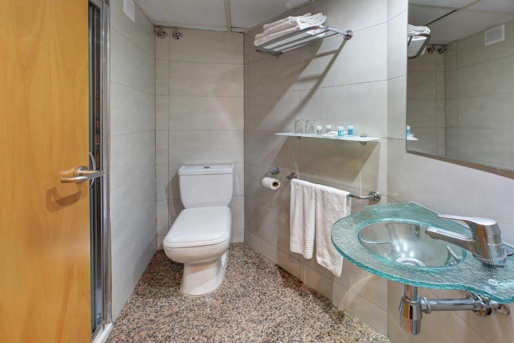 A bathroom at Hotel Nuevo Triunfo