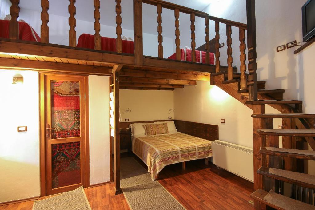 Llit o llits en una habitació de Hotel Tradita