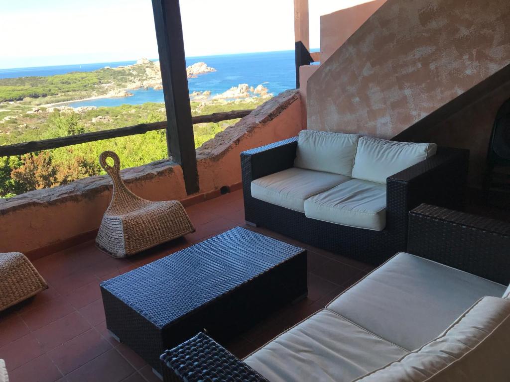 Area tempat duduk di Sardegna Isola Rossa panoramiccissimo