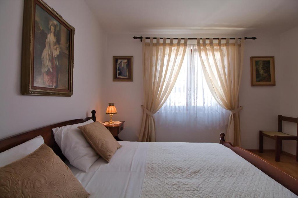 Postel nebo postele na pokoji v ubytování Apartments SI