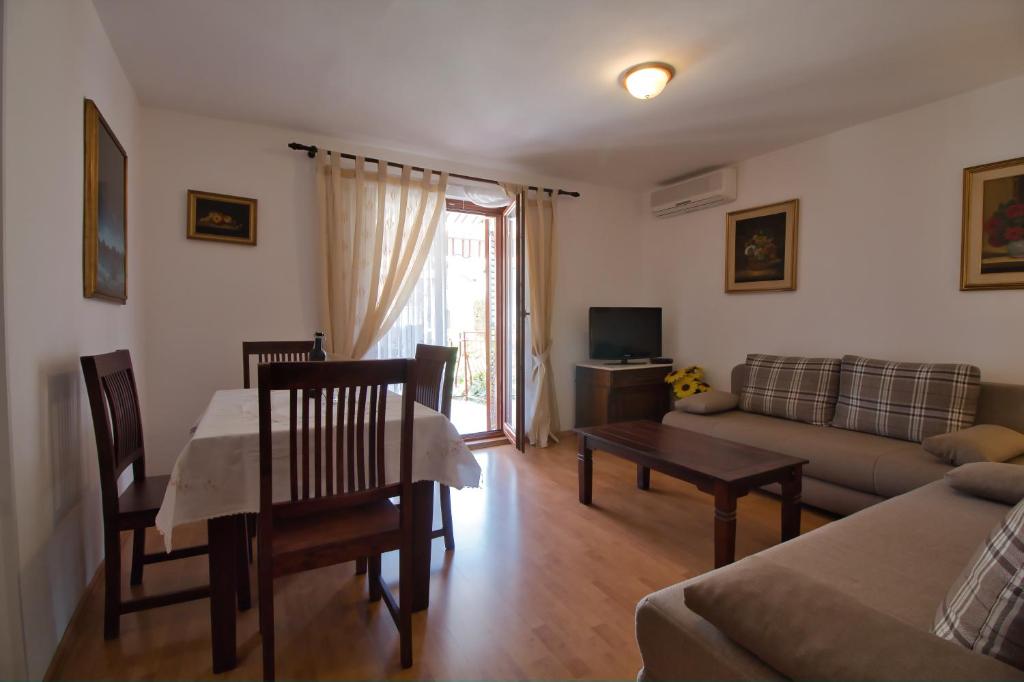 TV a/nebo společenská místnost v ubytování Apartments SI