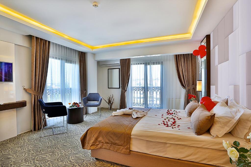 Postel nebo postele na pokoji v ubytování Grand Sagcanlar Hotel