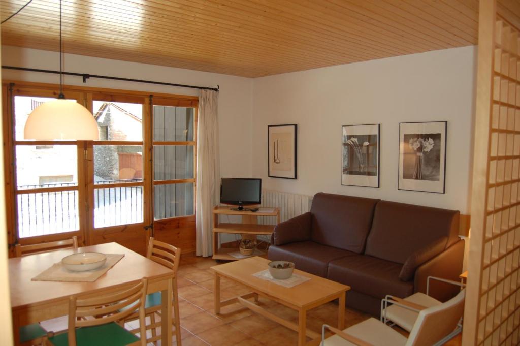 A seating area at Apartaments Vall Ferrera