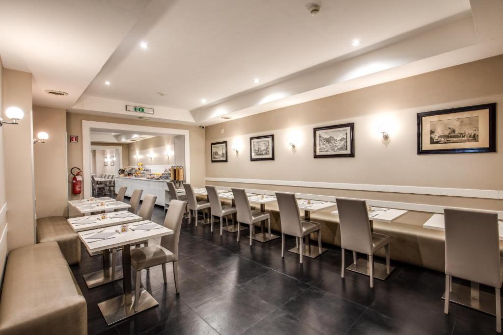 Reštaurácia alebo iné gastronomické zariadenie v ubytovaní Hotel Villafranca