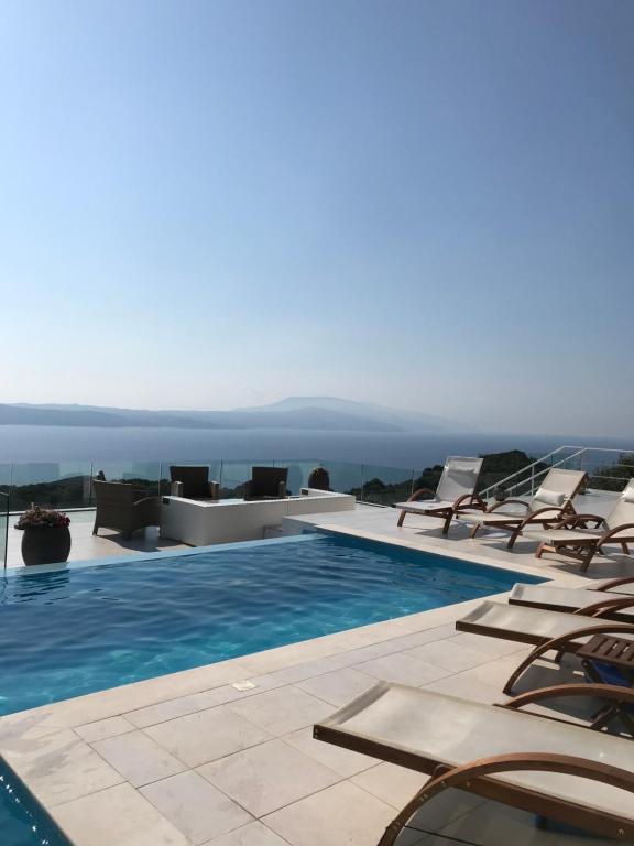 Бассейн в Villa Salina Luxury Pool Villa или поблизости