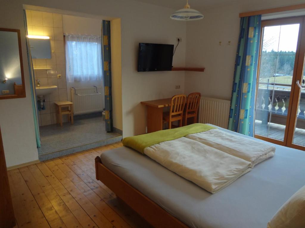 Postel nebo postele na pokoji v ubytování Oberstockinghof