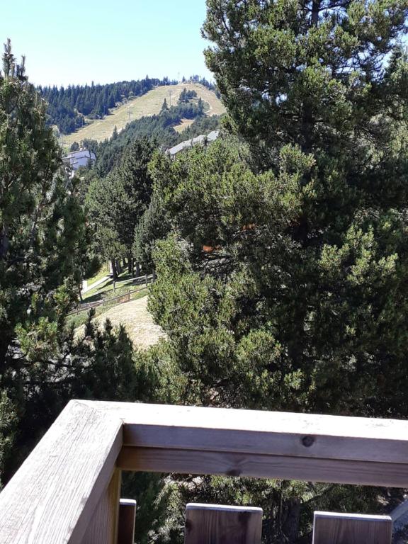 Splo&scaron;en pogled na gorovje oz. razgled na gore, ki ga ponuja brunarica