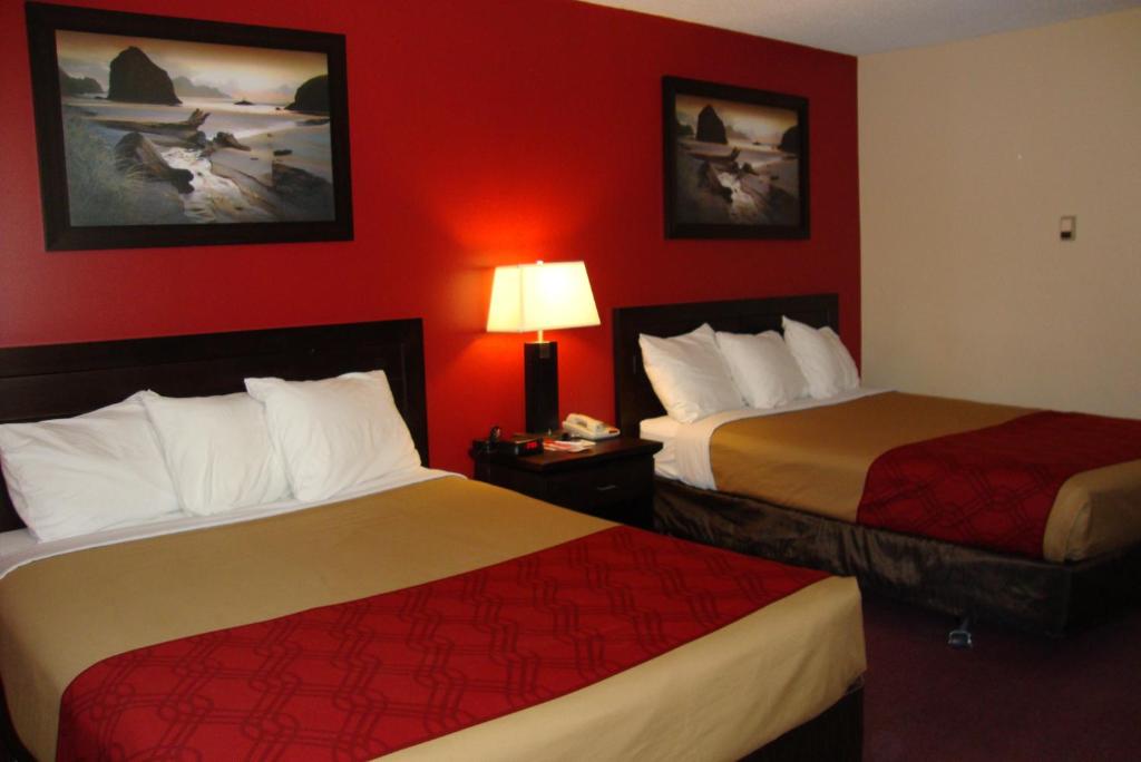 Postel nebo postele na pokoji v ubytování Econo Lodge