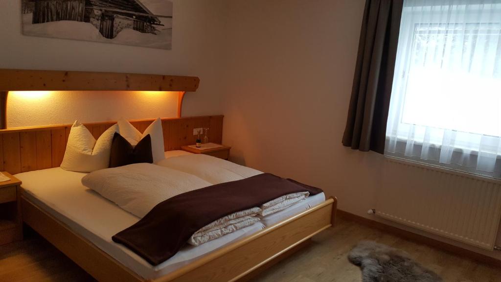 Postel nebo postele na pokoji v ubytování Gästehaus Walch