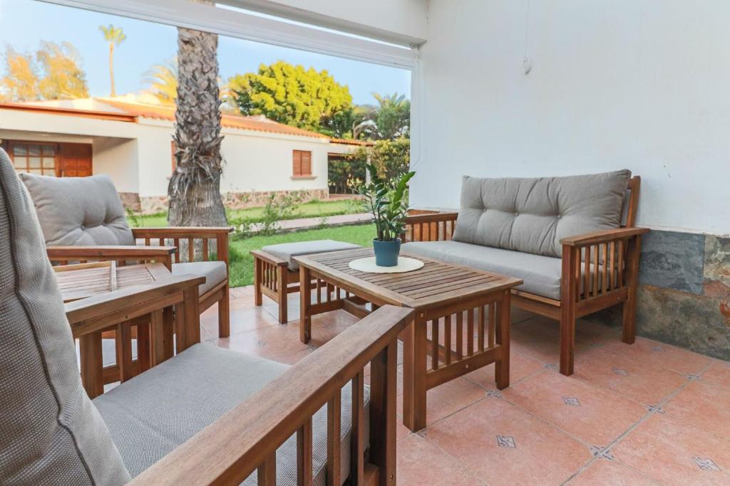 Część wypoczynkowa w obiekcie Flatguest Villa Yaiza