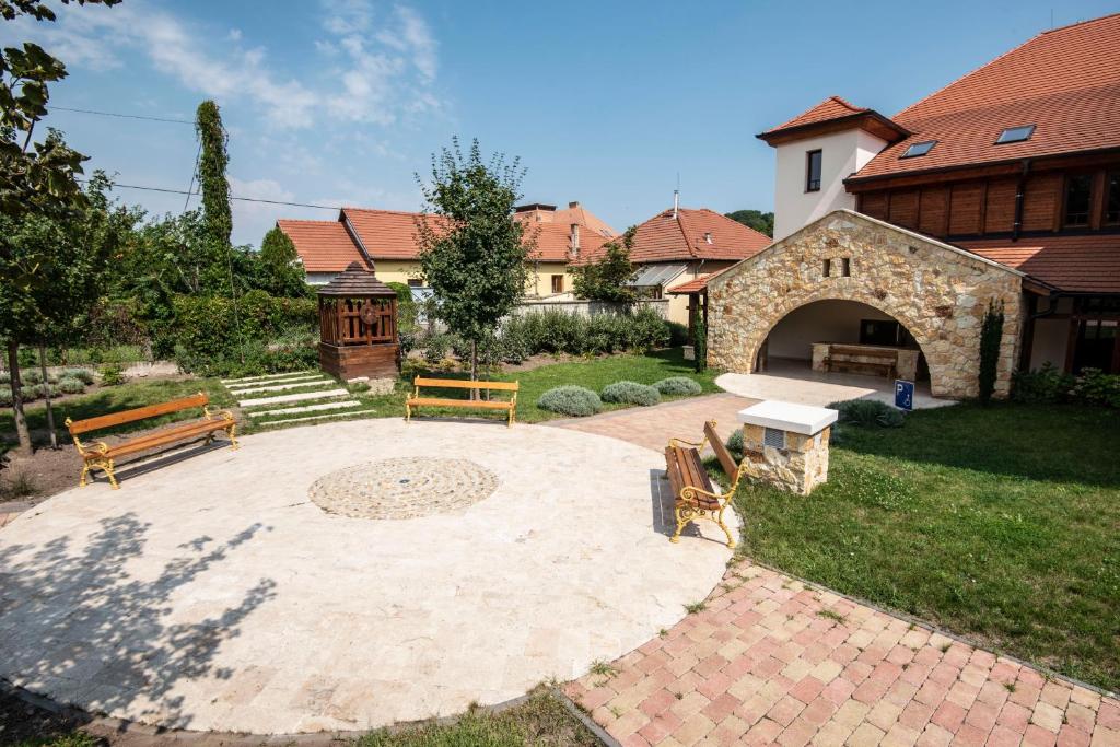 Vonkajšia záhrada v ubytovaní Grossmann Ház