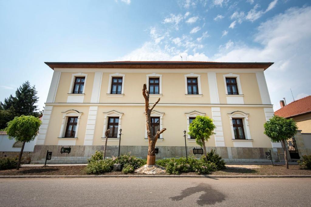 Budova, v ktorej sa apartmánový hotel nachádza