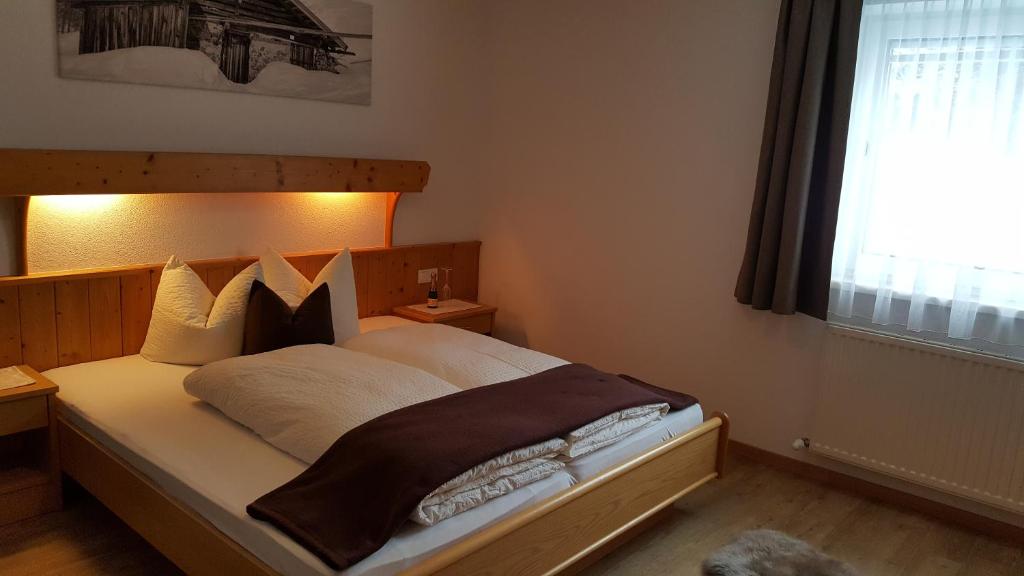 Postel nebo postele na pokoji v ubytování Gästehaus Walch