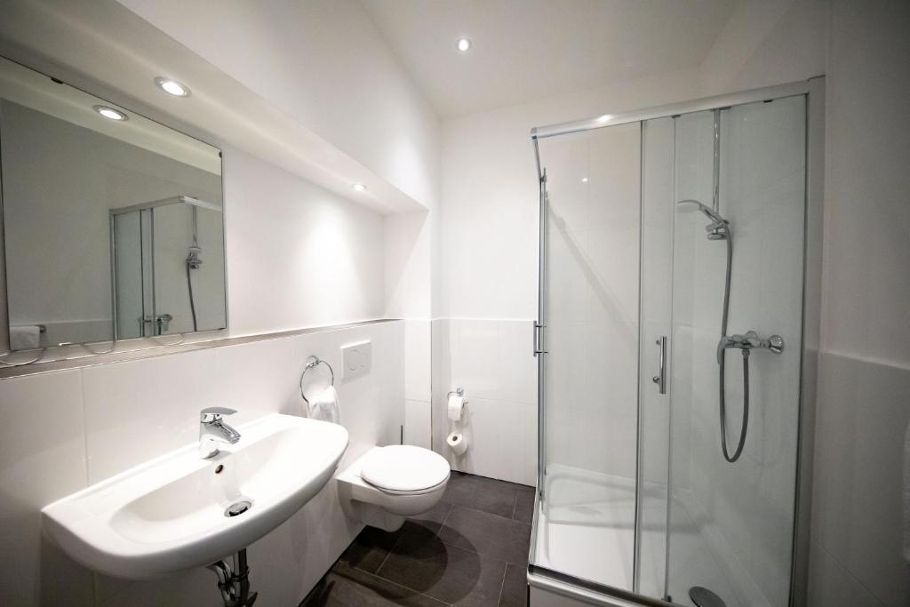 SMARTY Airport Cologne Hotel - KONTAKTLOSER SELF CHECK-IN - Resim 36