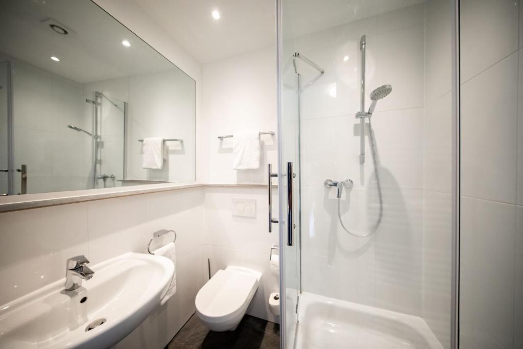 SMARTY Airport Cologne Hotel - KONTAKTLOSER SELF CHECK-IN - Resim 31