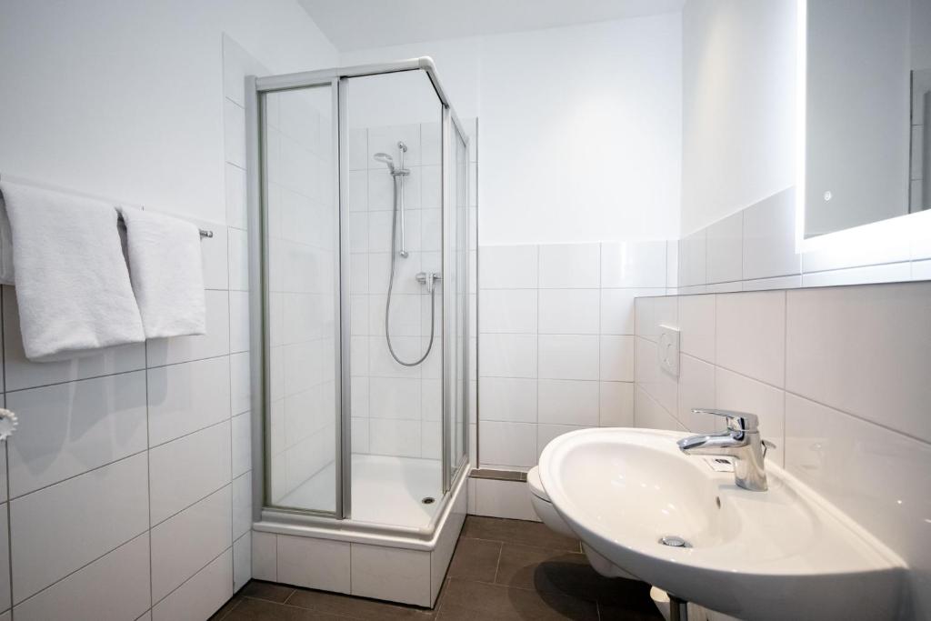 SMARTY Airport Cologne Hotel - KONTAKTLOSER SELF CHECK-IN - Resim 18