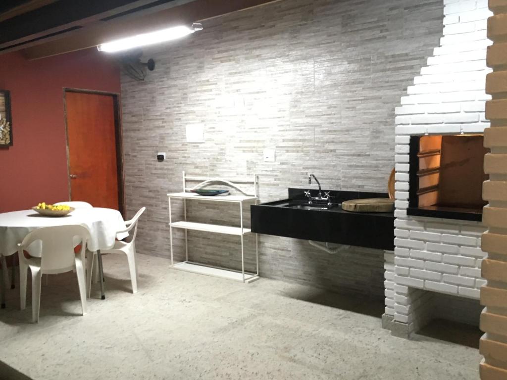  Casa Terrea com Piscina e Internet - Ar Opcional