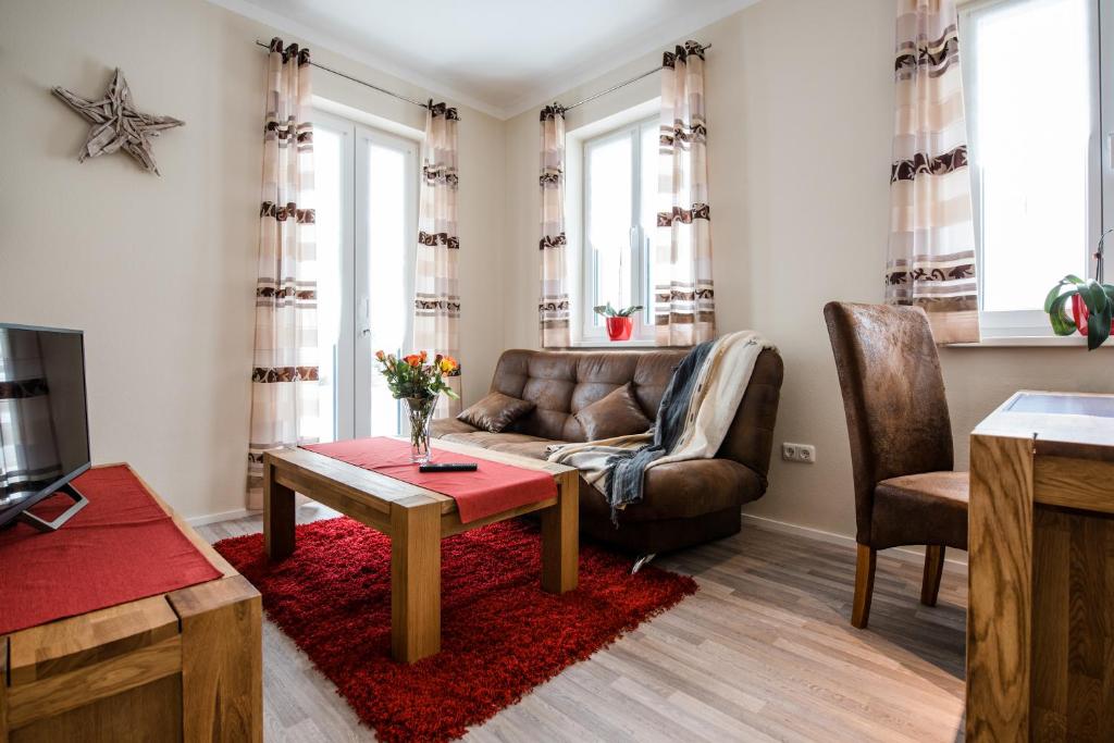 a living room with a couch and a table at Ferienwohnung/Businessapartment in Wolframs-Eschenbach