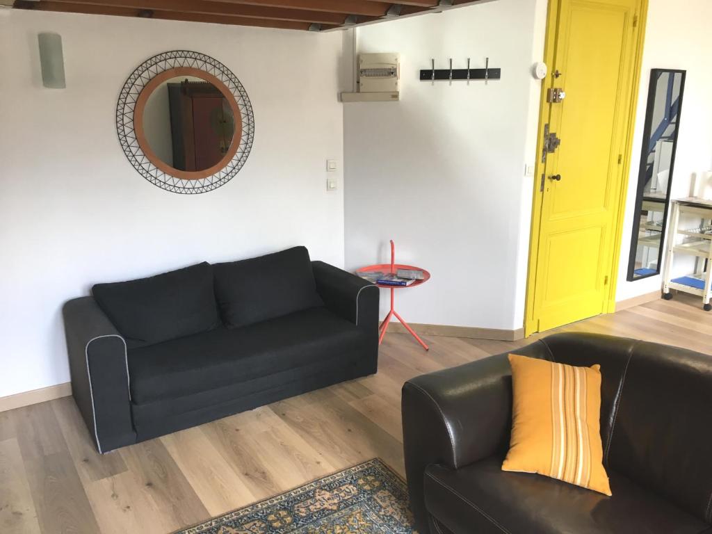 beau meublé centre historique - Two-Bedroom Apartment