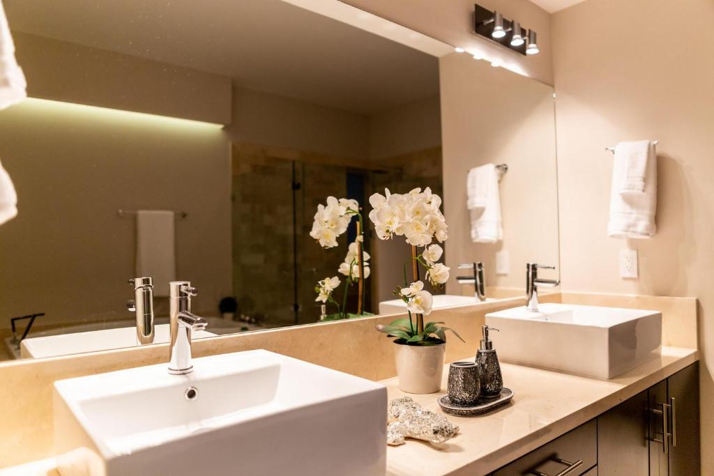Cascadas de Pedregal 712 3 BR by Casago