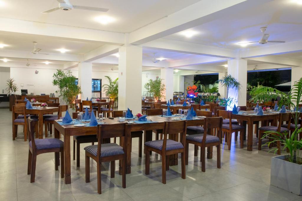 Restaurace v ubytování The Blue Wave Hotel