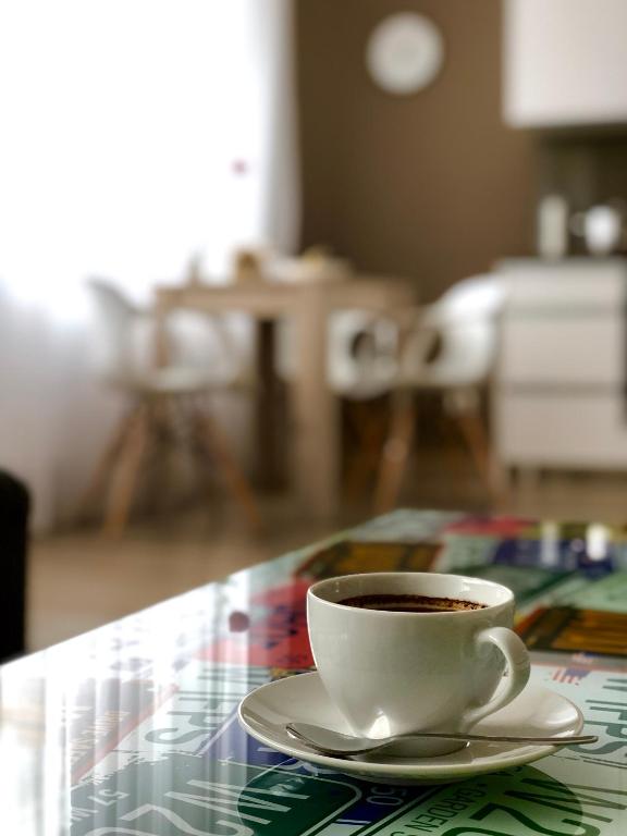Příslušenství pro přípravu čaje a kávy v ubytování Little Romance in Bratislava