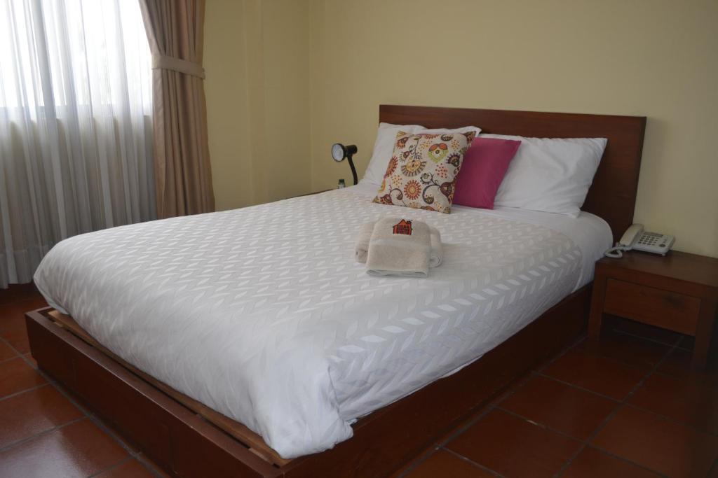 Postel nebo postele na pokoji v ubytování Hotel Casa Kolping Quito