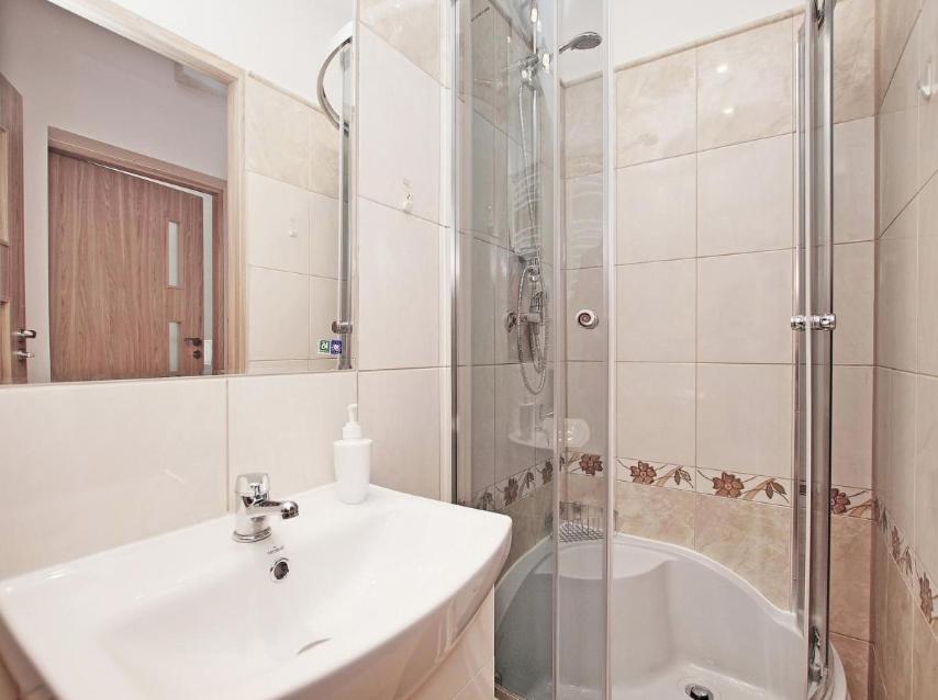 Łazienka w obiekcie COCO Apartments Gdańsk Centrum Górka