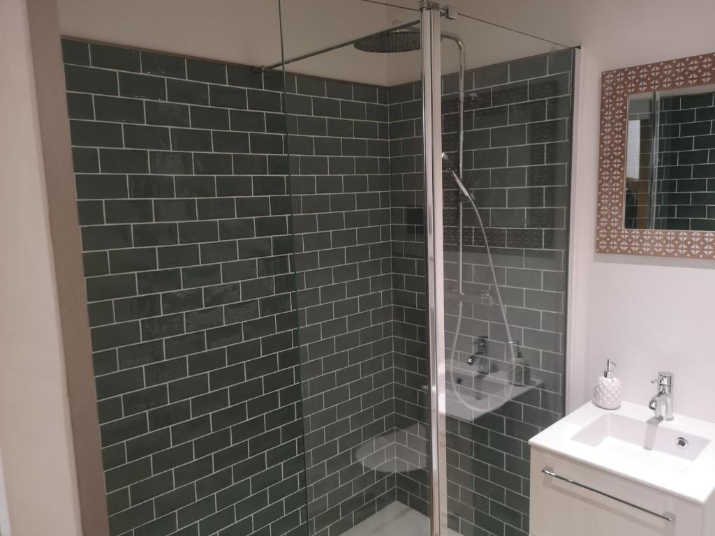 A bathroom at studi'home