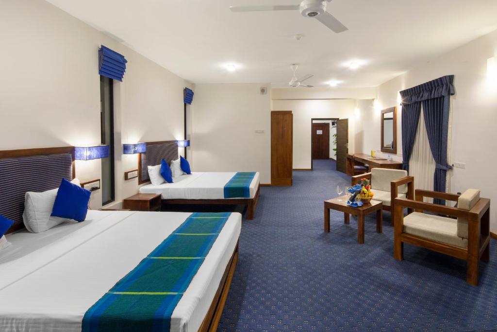 Postel nebo postele na pokoji v ubytování The Blue Wave Hotel