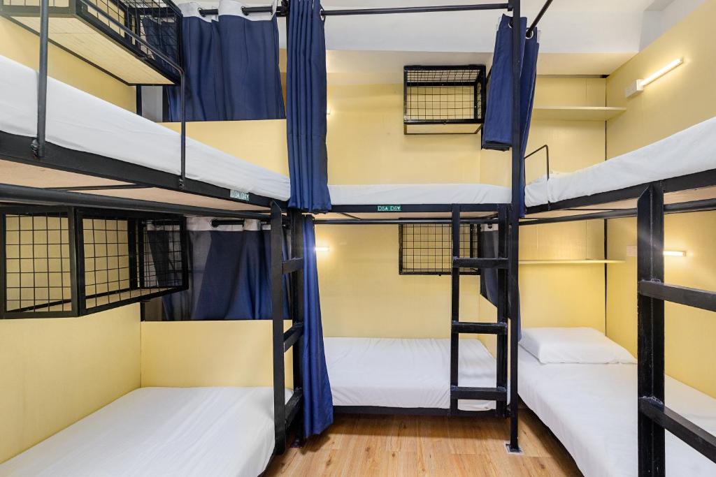 Cama o camas de una habitación en Nomad's Hub - Best Value Co-living Hostel