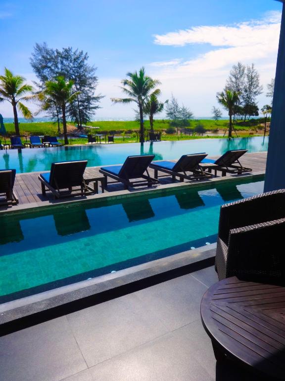 Le Coral Resort - Deluxe King Room With Pool Access
